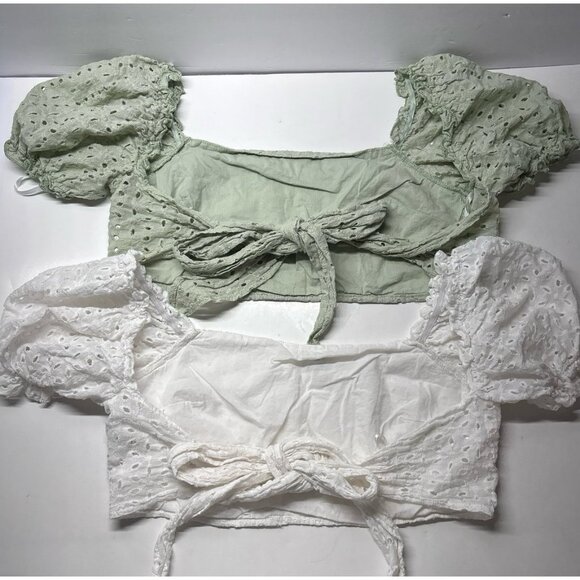 Eyelet Poofy Sleeve Crop Top Bundles (2) size small/xs - Picture 2 of 4